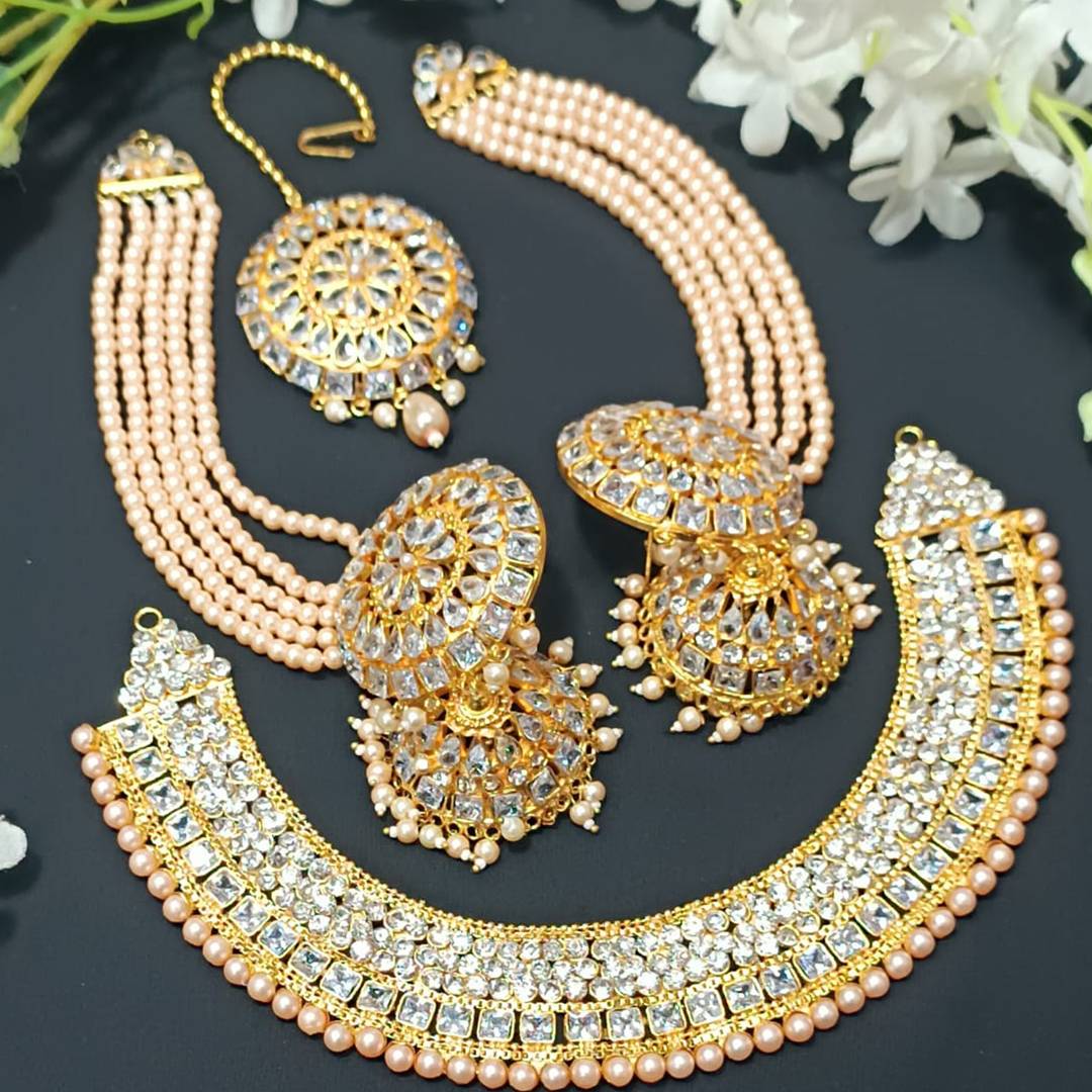 মোহনীয় মণি গহনা সেট