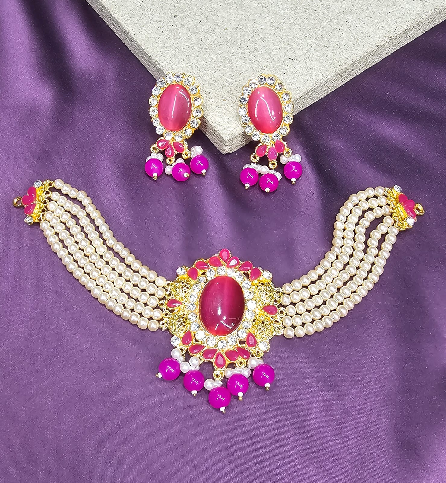 মুক্তা এবং পাথরের সেট